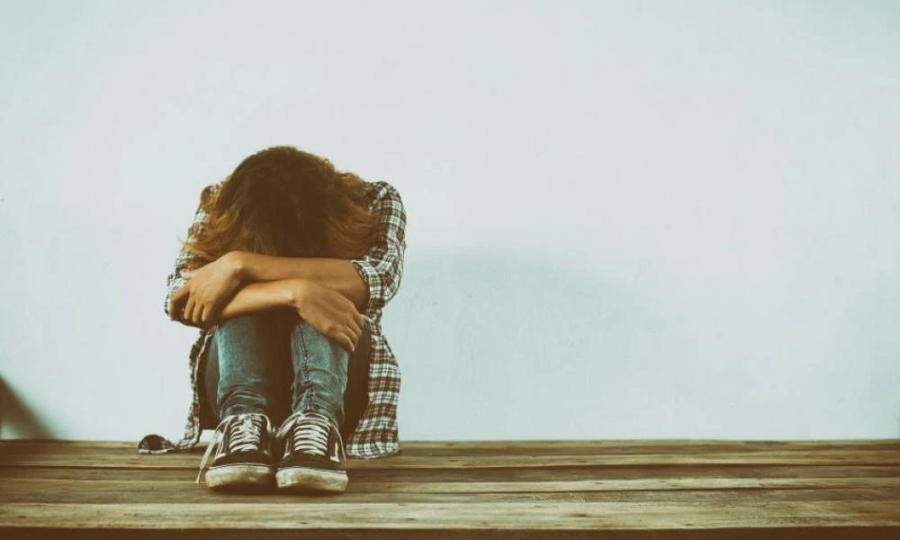 Νέο περιστατικό βίας μεταξύ ανηλίκων: 15χρονη χαστουκίζει 13χρονο